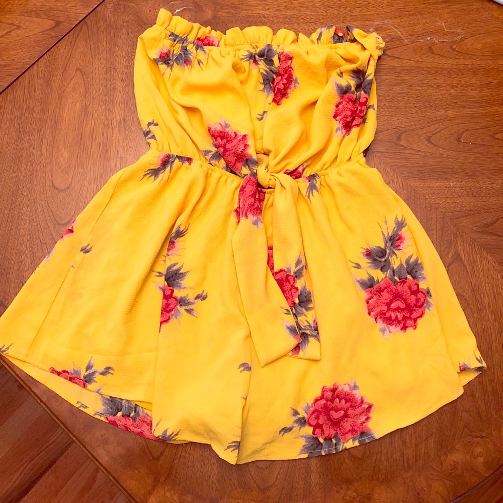 ⚡️NWOT⚡️Yellow Floral Romper